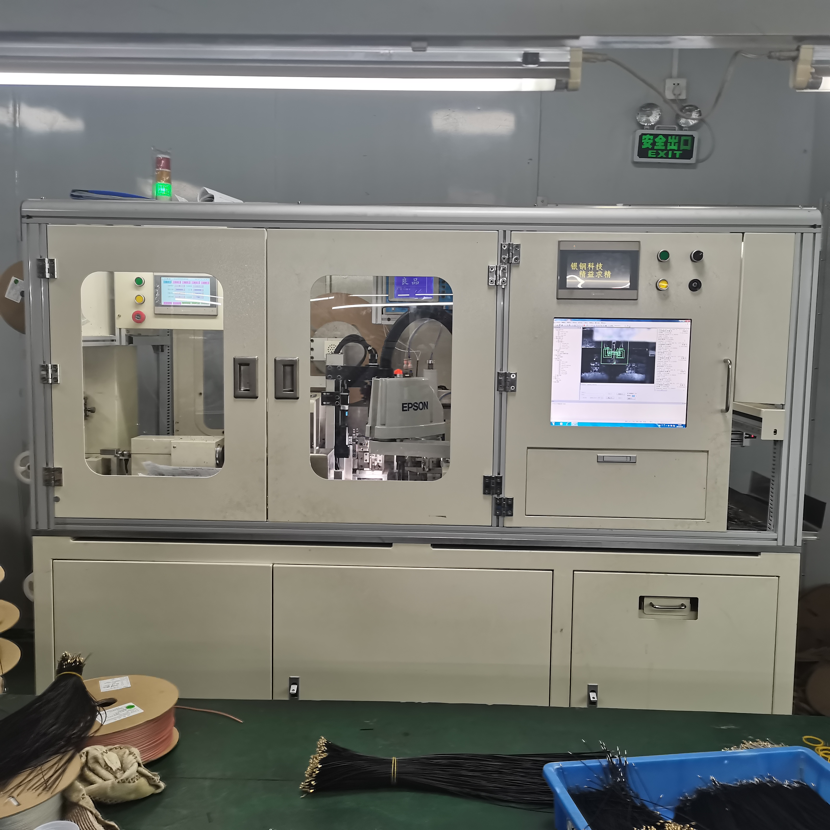 Mass production assembly and RF testing bench